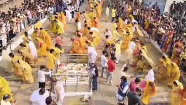 देवरी: देवरी में 400 वर्षों से चली आ रही परंपरा, धधकते अंगारों पर चलकर आस्था जताई जाती है