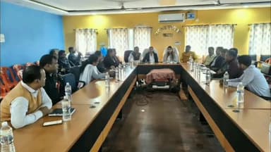 कटरा: कटरा प्रखंड मुख्यालय में विधायक कोमल सिंह ने अफसरों के साथ बैठक की, दी सख्त चेतावनी