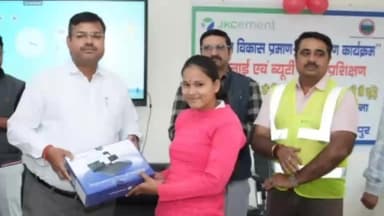 गुनौर: जेके सीमेंट पन्ना ने आईटीआई परिसर में मेधावी छात्रों को किया सम्मानित