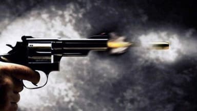 गड़हनी: विश्वंभरा गांव के किसान नीतीश कुमार पर खेत से धान काटने के विवाद में बदमाशों ने की फायरिंग, किसान की जान बाल-बाल बची