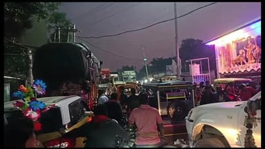 बरारी: बरारी हाट बाजार में गंगा-दार्जिलिंग मुख्य सड़क पर शुक्रवार को लगा भीषण जाम