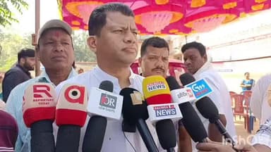 ଝରିଗାଁ: ଝରିଗାଁରେ ନିଜ ମାଆଙ୍କ ସ୍ମୃତି ଉଦ୍ଦେଶ୍ୟରେ ଆମ୍ବୁଲାନ୍ସ ଲୋକାର୍ପିତ କଲେ ପୂର୍ବତନ ସାଂସଦ ପ୍ରଦୀପ ମାଝୀ