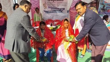 रायडीह: निदेशक DRDA द्वारा रायडीह प्रखंड के विभिन्न पंचायतों में आयोजित शिविर का निरीक्षण किया गया