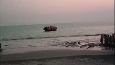 সাগর: আসন্ন গঙ্গাসাগর মেলা ২০২৬ এর অস্থায়ী যাত্রী নিবাস এর জন্য মেদিনীপুর থেকে হোগলা আশা শুরু করল গঙ্গাসাগরে