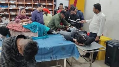 रजौन: बसुआरा पेट्रोल पंप के पास भीषण सड़क हादसे में पांच लोग गंभीर रूप से घायल, लोग बनाते रहे वीडियो