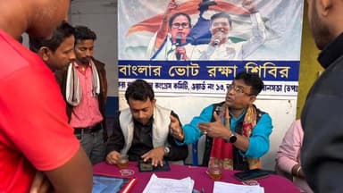 আউশগ্রাম ১: গুসকরা শহরের একাধিক ওয়ার্ডে গিয়ে বাংলার ভোট রক্ষা শিবির পরিদর্শন করলেন আউশগ্রামের বিধায়ক অভেদানন্দ থান্দার