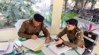 परिहार: बेला थाना के सुरसंड सर्किल इंस्पेक्टर ने किया औचक निरीक्षण