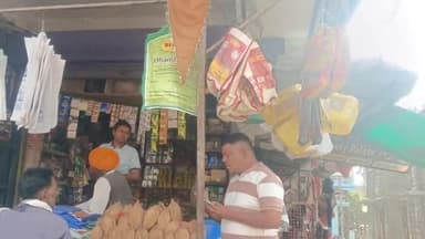 अकलेरा: स्वच्छ भारत मिशन 2.0 के अंतर्गत नगरपालिका अकलेरा ने नगर में विभिन्न दुकानों से प्लास्टिक की थैलियां जब्त की