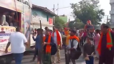 बिहार के डिप्टी सीएम विजय सिन्हा लखीसराय विधानसभा क्षेत्र से लगातार पांचवीं जीत के बाद शुक्रवार को बड़हिया पहुंचे। उनके ...