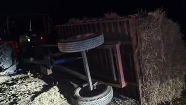 ଜଳେଶ୍ବର: ଭାରସାମ୍ୟ ହରାଇ ରାଜପଥ ଉପରକୁ ଓଲଟିଲା ଧାନ ବିଡା ବୋଝେଇ ଟ୍ରାକ୍ଟର, ଅଳ୍ପକେ ବର୍ତ୍ତିଲେ ଚାଳକ, ଘଟଣା ଘଟିଛି ବସ୍ତା ଥାନା ଭେଲୁରା ଛକରେ