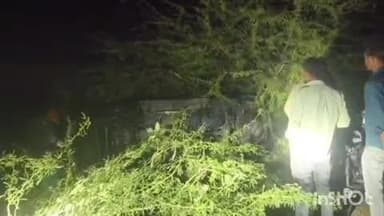 ओसियां: चेराई गांव के पास एक अनियंत्रित स्कॉर्पियो वाहन पलटा, मौके पर पहुंची पुलिस