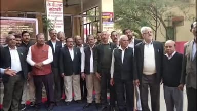 मऊरानीपुर: SDM की खराब कार्यप्रणाली और सरकारी कार्य में लापरवाही से नाराज अधिवक्ताओं ने किया प्रदर्शन
