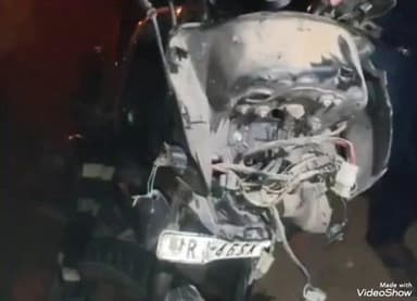 चितलवाना: मोदरान भीमपुरा रोड पर दो बाइकों में भीषण भिड़ंत, हादसे में एक की मौत और तीन घायल