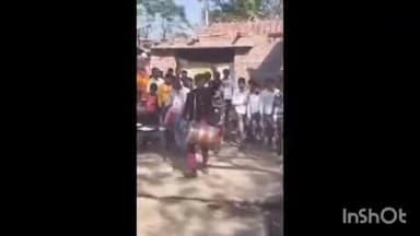 मीरगंज: 40 साल बाद सलीम बनकर घर लौटे ओमप्रकाश, एसआईआर फॉर्म भरने के लिए गांव आए ग्रामीणों ने मंदिर में स्नान कराया