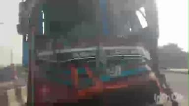 પેટલાદ: ધર્મજ-તારાપુર હાઈવે ઉપર વડદલા પાટીયા પાસે આઇસર જેવા વાહનની પાછળ ટ્રક ઘૂસી જતા અકસ્માત સર્જાયો