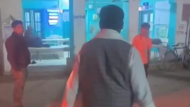 भवानीपुर: शुक्रवार की देर रात रुपौली विधायक कलाधर मंडल ने सीएचसी भवानीपुर का किया औचक निरीक्षण