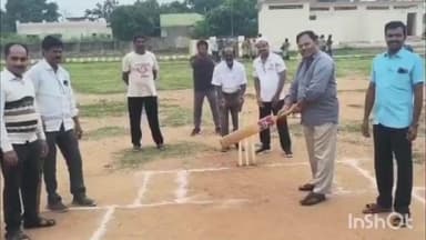 ఉదయగిరి: బాలు, బ్యాట్ పట్టుకుని మైదానంలో దిగిన ఉదయగిరి MEO లు