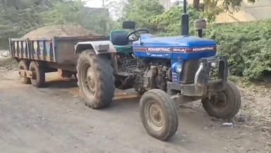 ઘોઘા: ઘોઘા તાલુકાના તગડી ગામના પાટીયા પાસેથી ગેરકાયદેસર રેતી ભરેલ ટ્રેકટરને ઘોઘા પોલીસ દ્વારા ઝડપી લઇ કાયદેસરની કાર્યવાહી