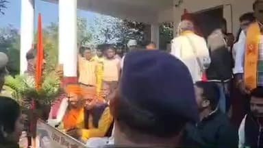 सोहावल: सोहावल तहसील में चल रहे विश्व हिंदू परिषद बजरंग दल के अनशन को खत्म करने के लिए प्रशासन ने मांगा समय