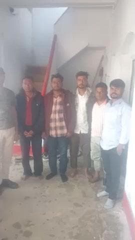 पुपरी: मध निषेध थाना पुपरी पुलिस ने भिट्ठा मोर चेक पोस्ट पर नशापान कर जा रहे 5 लोगों को किया गिरफ्तार