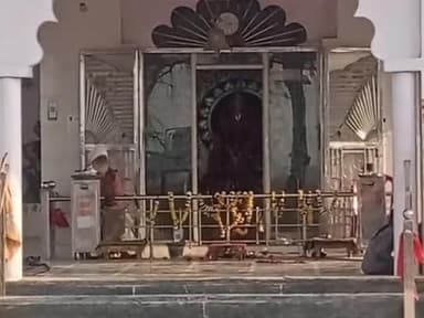 आज शनिवार के दिन सेवनी धाम हनुमान जी महाराज के मंदिर में हो रहे हैं प्यारे भजन