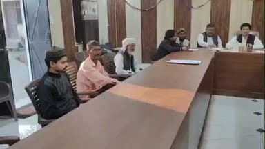 नौगावां सादात: नौगांवा तहसील क्षेत्र में चल रहे SIR कार्य के बारे में ग्राम प्रधान पति ने लोगों को किया जागरूक