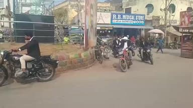 పెద్దపల్లి: జిల్లా కేంద్రంలోని నూతన కోర్టు భవన నిర్మాణం చేపట్టాలని న్యాయవాదుల బైక్ ర్యాలీ