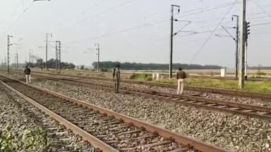 मोहनिया: भभुआ रोड स्टेशन से 200 मीटर पूर्व ट्रेन की चपेट में आने से 52 वर्षीय अज्ञात व्यक्ति की मौत, शव सासाराम भेजा गया