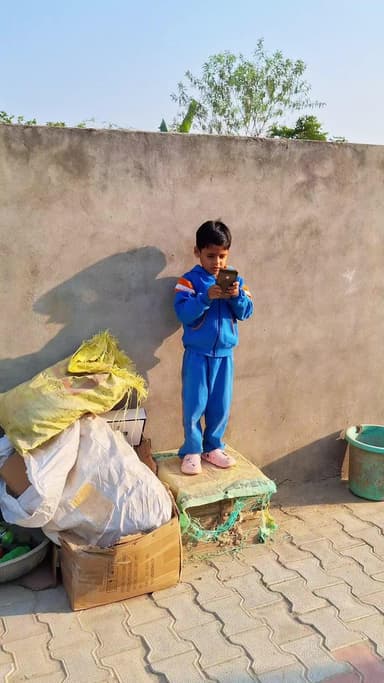 फोन चोरी हो ही गया 😜🤣
#trending #viral #funny #comedy #memes #fun #explore #explorepage #friends #winter #instagram #f