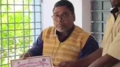 पीरपैंती: लक्ष्मी नारायण हाई स्कूल में आत्मरक्षा ट्रेनिंग का समापन, छात्राओं को सिखाई गईं पंच, किक और ब्लॉक जैसी तकनीकें