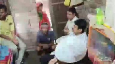 হরিশ্চন্দ্রপুর ১: বারোঘরিয়া বুথের প্রাক্তন পঞ্চায়েত সদস্য শারীরিক অসুস্থ থাকায় বাড়িতে গেলেন জেলা পরিষদের কৃষি কর্মাধ্যক্ষ