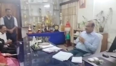 জামুরিয়া: বেশ কয়েকটি দাবি নিয়ে তফসী গ্রামের মানুষজন কুনুস্তুরিয়া কাঁটামোড় সংলগ্ন ইসিএলের এরিয়া অফিসে গিয়ে বিক্ষোভ