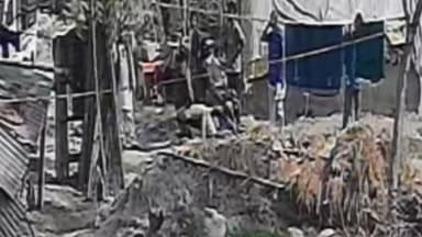 सगड़ी: बिलरियागंज थाना क्षेत्र में जमीनी विवाद को लेकर एक सिपाही और युवक के बीच झड़प का CCTV फुटेज हुआ वायरल, जांच की मांग