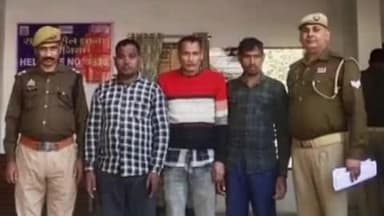 बहेड़ी: देवरनिया थाना क्षेत्र के रिछा एवं ग्राम गरगैया से पुलिस ने तीन वांछित वारंटियों को किया गिरफ्तार