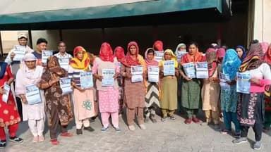 भादरा: भादरा में जिला कलेक्ट्रर से मिली प्रचार सामग्री का भादरा शहरी क्षेत्र में किया गया वितरण