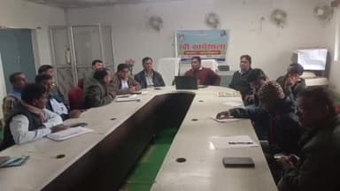 मारगोमुंडा: मारगोमुंडा प्रखंड कार्यालय में मनरेगा की समीक्षा बैठक आयोजित