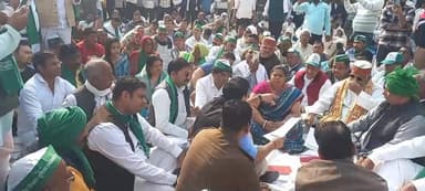 आज जनपद #गौतमबुद्धनगर में नोएडा एक्सप्रेस के फलेदा कट पर भा.कि.यू.लोकशक्ति के राष्ट्रीय अध्यक्ष श्री मास्टर श्यौराज सिंह