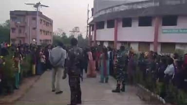 बोलबा: सिमडेगा उपायुक्त ने बोलबा के कस्तूरबा गांधी आवासीय विद्यालय का निरीक्षण किया, छात्राओं से जानकारी ली