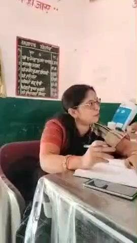 कोरांव: जिला महामंत्री संतरा देवी बिंद ने अयोध्या, रामपुर कला व सेमरिहा के बूथों पर मतदाता सूची पुनरीक्षण कार्य का निरीक्षण किया