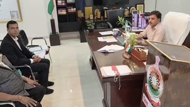 साजा: बेमेतरा के वरिष्ठ पुलिस अधीक्षक ने उप निदेशक लोक अभियोजन एवं जिला अभियोजन अधिकारियों के साथ की समीक्षा बैठक