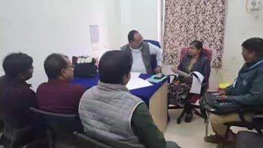 टेटिया बम्बर: 14 दिसंबर से शुरू हो रहे पल्स पोलियो उन्मूलन अभियान की सफलता के लिए पीएचसी टेटिया बंबर में टास्क फोर्स बैठक आयोजित