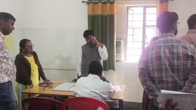 गोबिंदपुर राजनगर: राजनगर सामुदायिक स्वास्थ्य केन्द्र पहुँचे जिला स्वास्थ्य जाँच पदाधिकारी, किया औचक निरीक्षण, दिए कई दिशा निर्देश