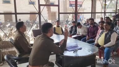 बिसौली: बिसौली कोतवाली में साइबर अपराधों की रोकथाम के लिए जनसेवा केंद्र संचालकों और सिम कार्ड विक्रेताओं के साथ बैठक की गई