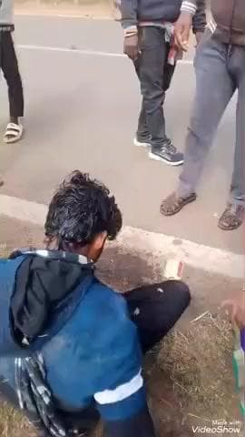 ପଟ୍ଟାଙ୍ଗୀ: ଗାଲଗାଡ ରାସ୍ତା ଉପରେ ଭାର ସାମ୍ୟ ହରାଇ ଦୁର୍ଘଟଣା ପଡ଼ିଥିବା ଯୁବକଙ୍କୁ ଉଦ୍ଧାର କରି ମେଡିକାଲ ପଠେଇଲେ ବି ଆର ପି