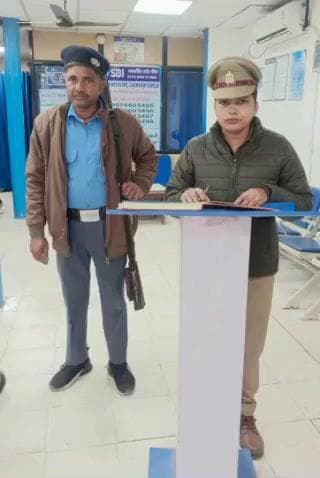 कांठ: कांठ थाना क्षेत्र में एसएसपी के आदेश पर बैंक चेकिंग अभियान चलाया गया, अपराधों पर अंकुश लगाने के लिए सुरक्षा की गई जांच