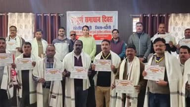 बहेड़ी: तहसील सभागार में ज्वाइंट मजिस्ट्रेट एसडीएम बहेड़ी और तहसीलदार ने बीएलओ को किया सम्मानित