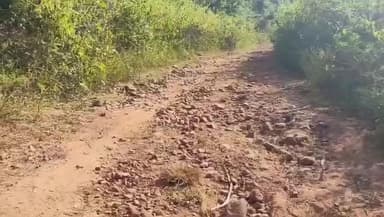 ଲକ୍ଷ୍ମୀପୁର: କୁତ୍କାଝୋଲାକୁ ଆଜି ଯାଏଁ ହୋଇପାରିଲା ନାହିଁ ରାସ୍ତା