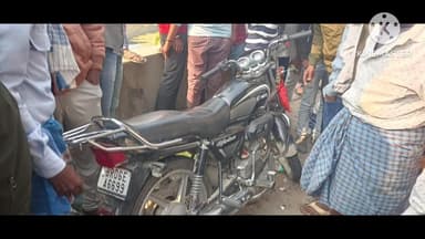 मरवन: पकड़ी पुल के पास बाइकों की टक्कर में बालक जख्मी, सड़क पर गिरा शराब से लदा बोरा