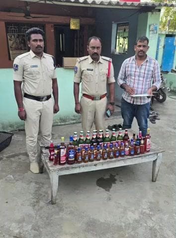 మద్దిరాల: మద్దిరాలలో బెల్టు దుకాణంపై దాడి.. 16 లీటర్ల మద్యం స్వాధీనం!