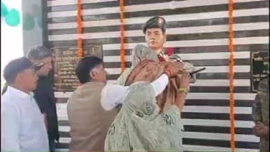 राजाखेड़ा: राजाखेड़ा में शहीद रामकिशोर बघेल की मूर्ति का हुआ अनावरण, नम आंखों से दी गई श्रद्धांजलि